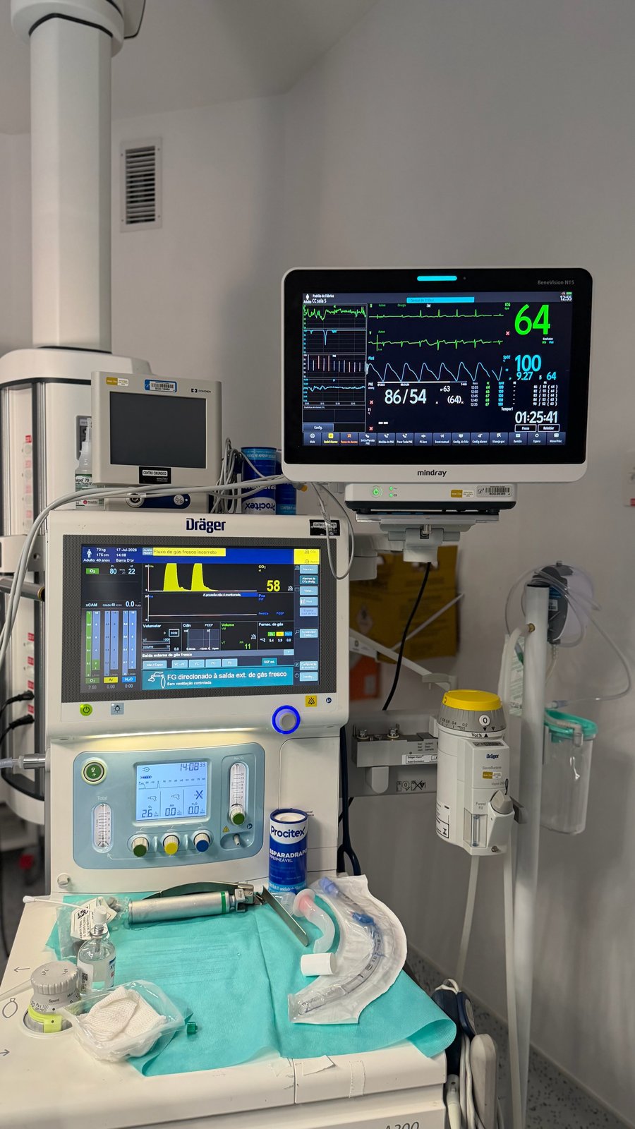 Surgical setting with monitoring equipment